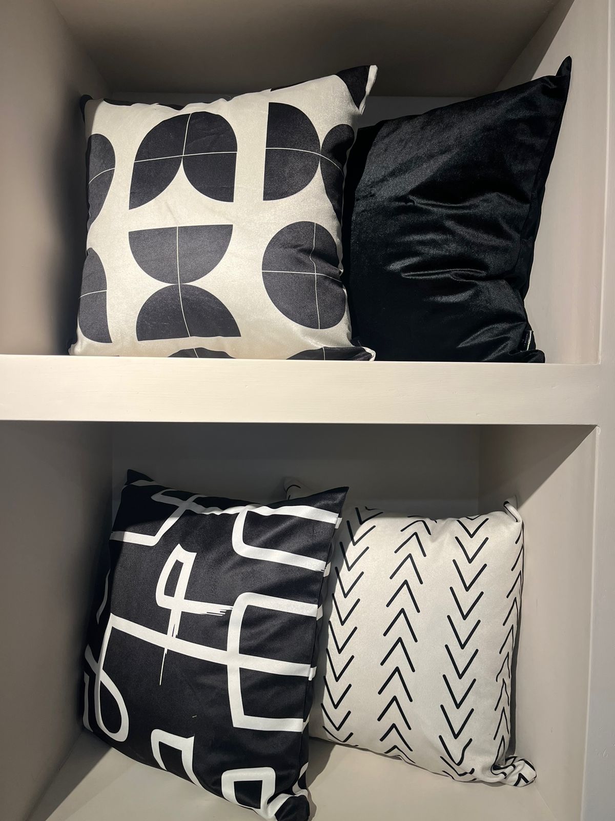 Cojin Blanco y negro Microfibra